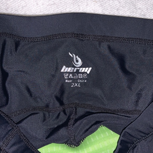 BEROY CYCLING SHORTS PADDED SEAT BLACK AND RETRO STRIPED 2XL ladies like new - Picture 5 of 8